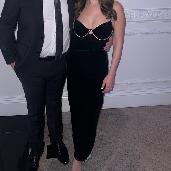 EVALE VELVET RHINESTONE TRIM MIDI DRESS ASTR The Label - Picture 8 of 8